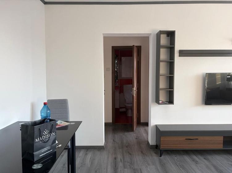 Apartament cu 2 camere semidecomandat, mobilat în Alexandru Obregia