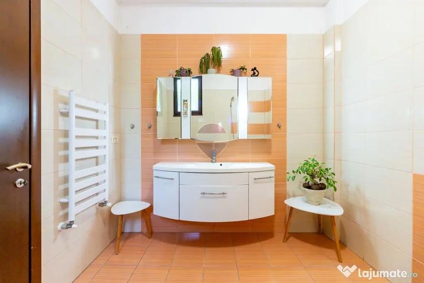 Casă cu 7 camere cu Teren 850 Mp în Corbeanca