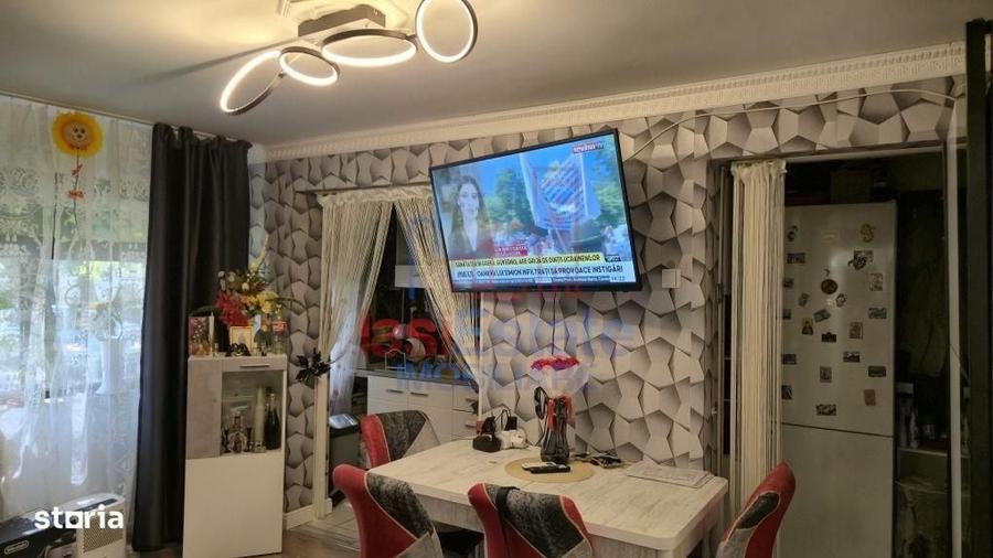 Apartament cu 3 camere decomandat în Podu Roș