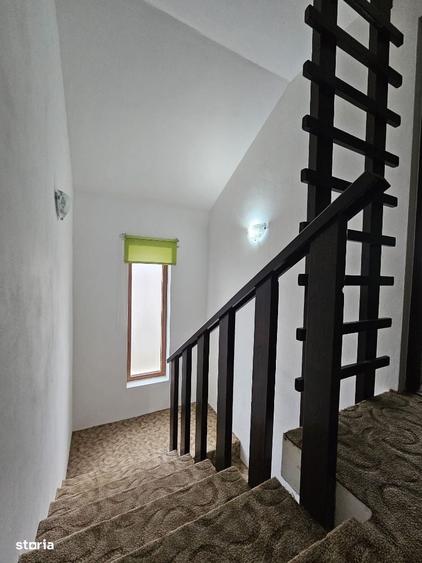 Casă cu 4 camere în Criș