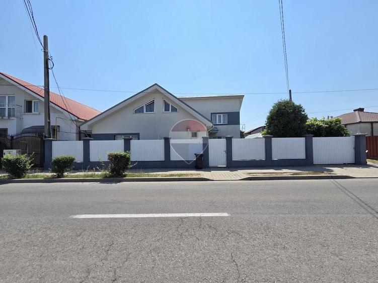 Casă cu 4 camere cu Teren 320 Mp în Central