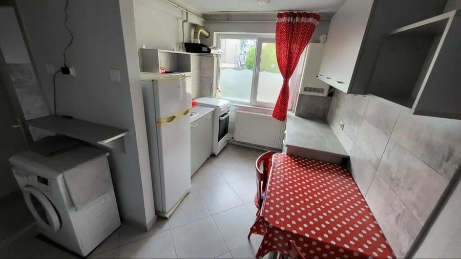 Garsonieră decomandată în Central
