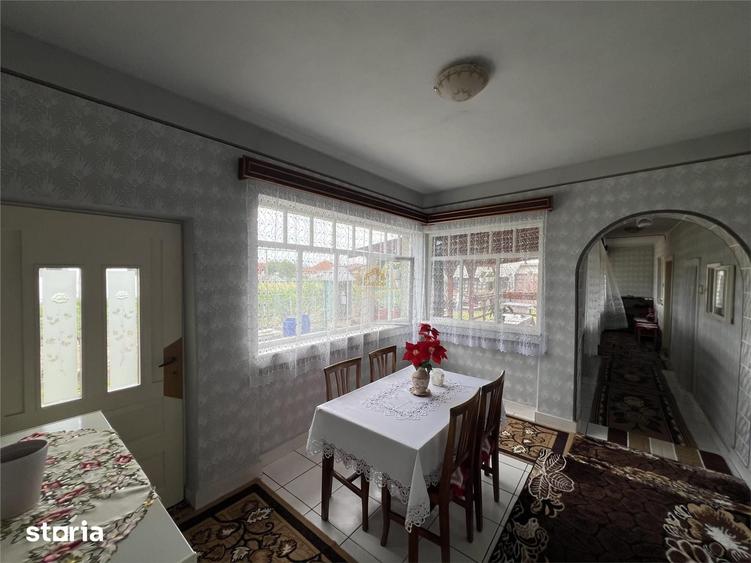 Casă cu 4 camere cu Teren 1656 Mp în Livada