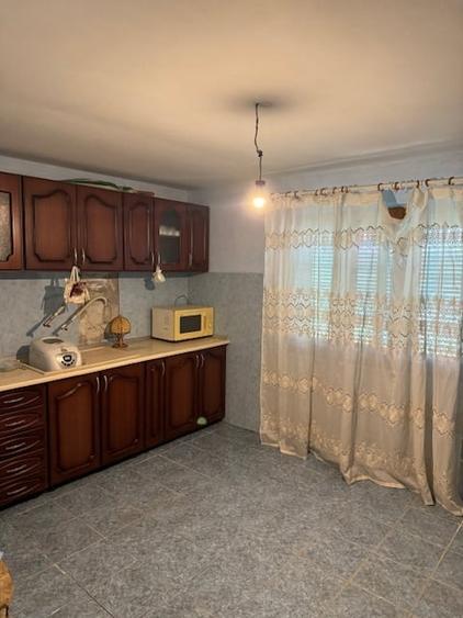 Casă individuală cu 5 camere cu Teren 900 Mp în Berești