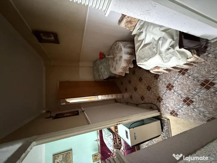Apartament cu 3 camere decomandat în Găvana