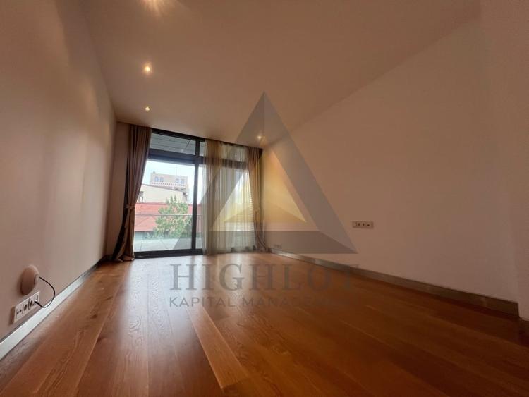 Apartament cu 4 camere semidecomandat în Kiseleff