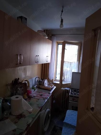 Apartament cu 3 camere semidecomandat în Mărăcineanu