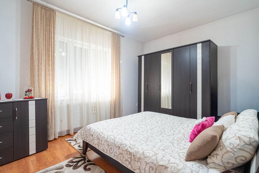 Casă individuală cu 5 camere cu Canalizare în Felnac