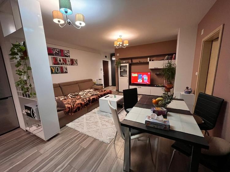 Apartament cu 2 camere semidecomandat, mobilat în Aradului