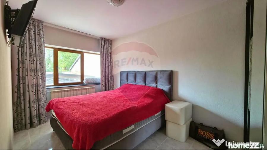 Casă cu 7 camere cu Teren 350 Mp în Lacul Morii