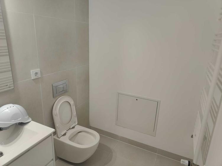 Apartament cu 3 camere semidecomandat în Exterior Vest