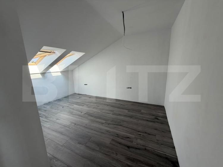 Apartament cu 4 camere decomandat în Cristian