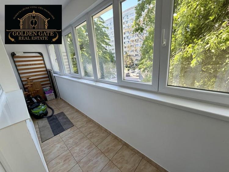 Apartament cu 3 camere semidecomandat, mobilat în Dristor