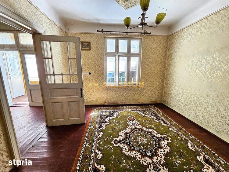 Casă cu 4 camere semidecomandat cu Teren 274 Mp în Ana Ipătescu