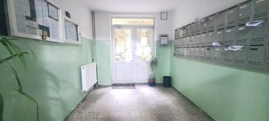 Apartament cu 3 camere decomandat în Berceni