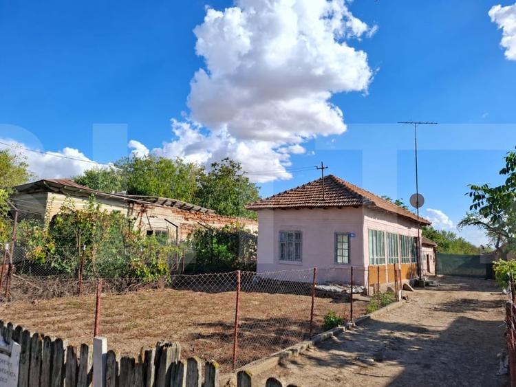 Casă individuală cu 5 camere cu Canalizare în Coteana
