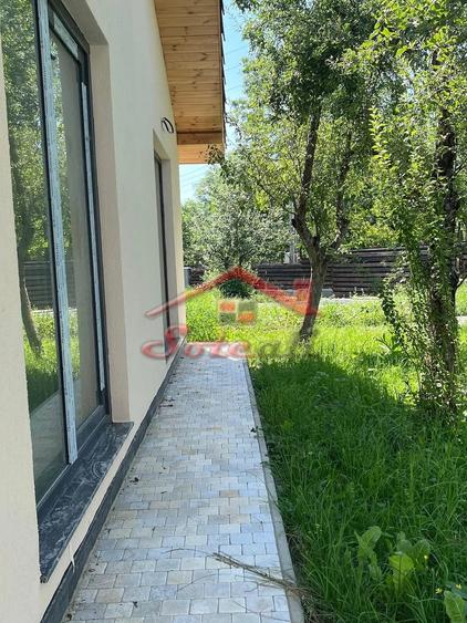 Casă cu 6 camere cu Teren 1030 Mp în Central