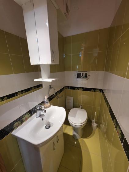 Apartament cu 4 camere decomandat în Medicină