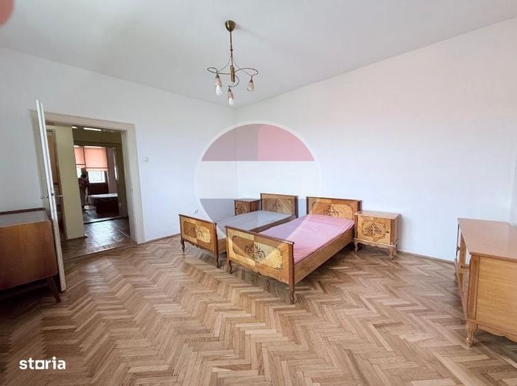 Casă cu 3 camere în Piața Cluj