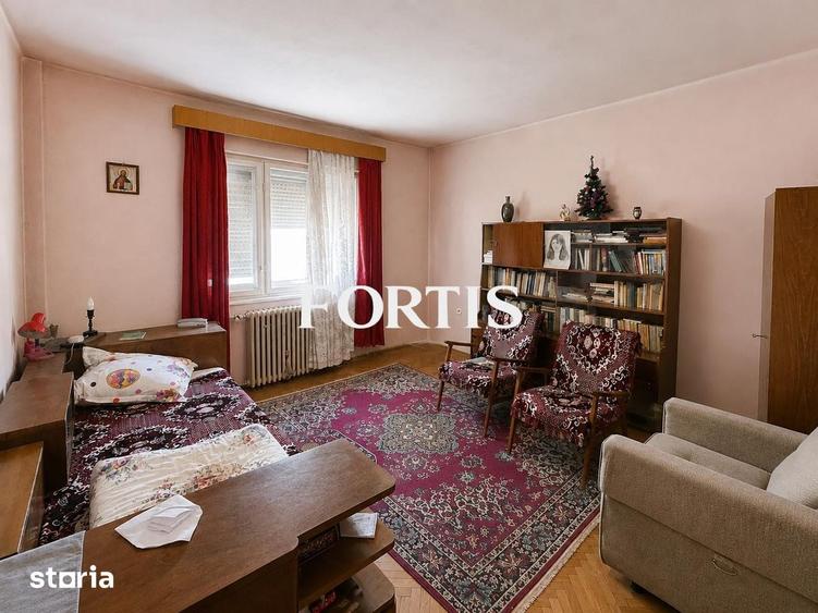 Casă cu 5 camere cu Teren 400 Mp în Central