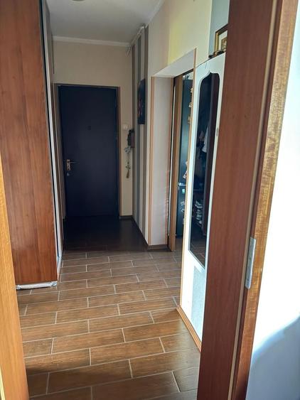 Apartament cu 3 camere decomandat, mobilat în Berceni
