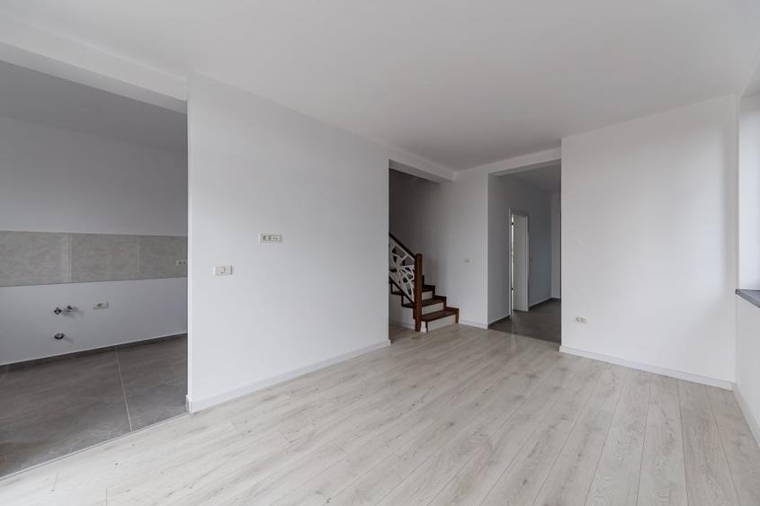 Duplex cu 5 camere cu Canalizare în Mehala