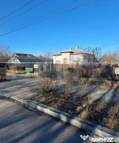 Casă cu 4 camere cu Teren 809 Mp în Central