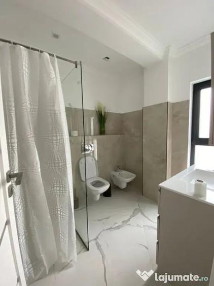 Apartament cu 4 camere decomandat, mobilat în Central