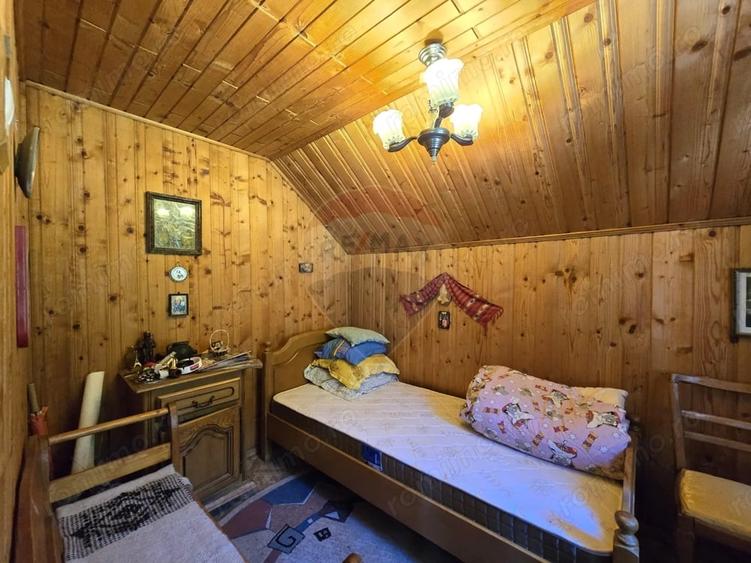 Casă cu 5 camere cu Teren 500 Mp în Moieciu