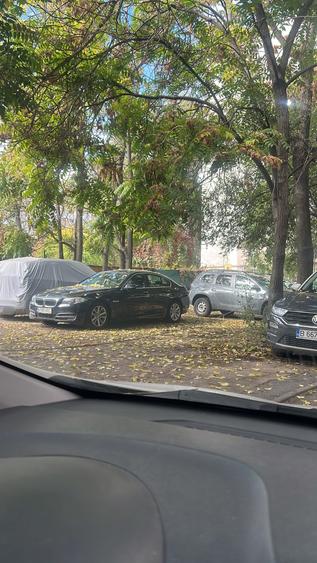 Apartament cu 3 camere decomandat în P-ța Victoriei