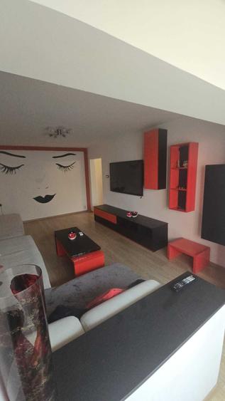 Apartament cu 3 camere decomandat în 1 Mai