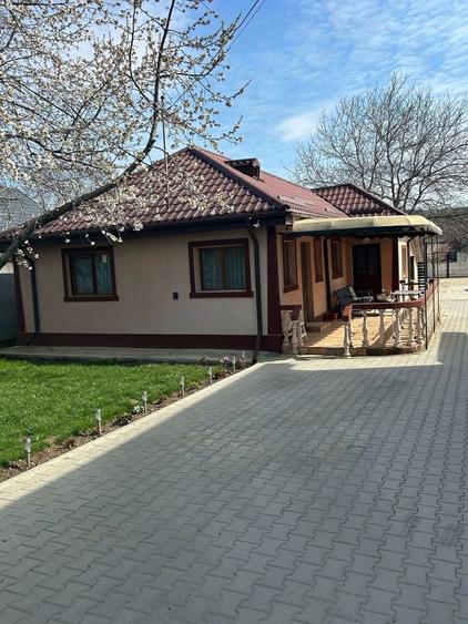 Casă cu 4 camere în Răducești