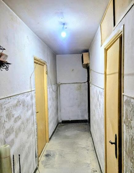 Apartament cu 3 camere semidecomandat în Eroii Revoluției
