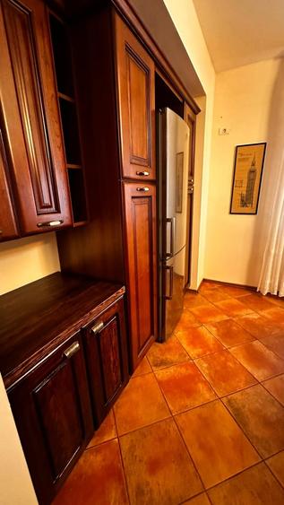 Penthouse cu 3 camere decomandat, mobilat în Mamaia