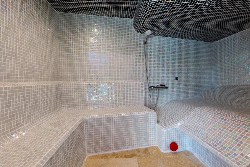Casă individuală cu 10 camere cu Canalizare în Bran