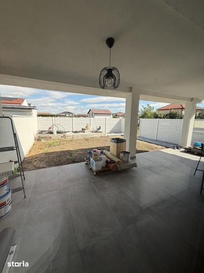 Casă cu 3 camere cu Teren 25 Mp în Dumbrăvița
