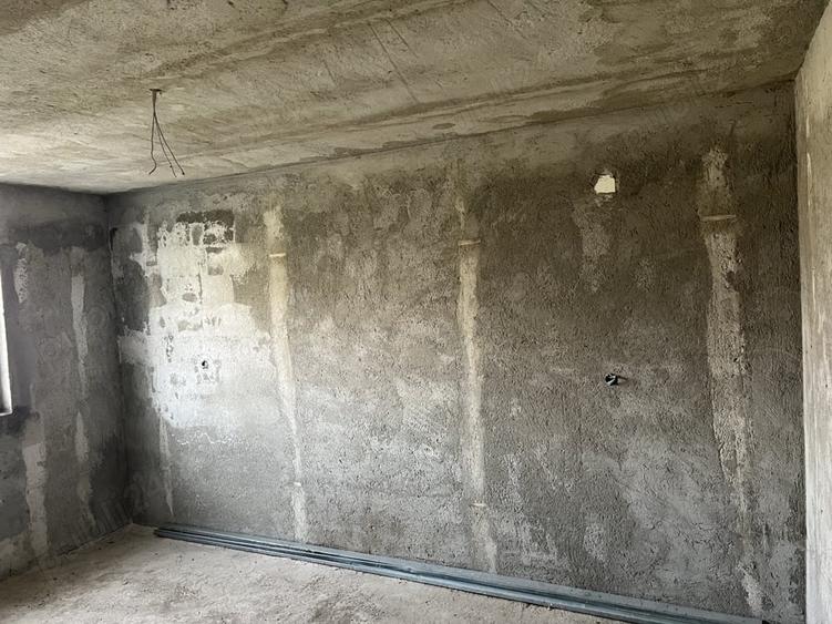 Casă cu 6 camere cu Teren 2000 Mp în Uliești