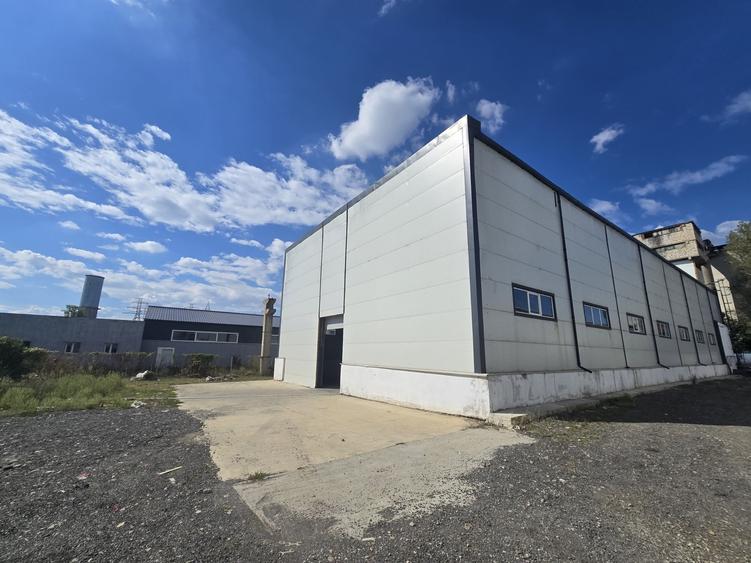 Spațiu industrial, de 1,000 mp, în Cug