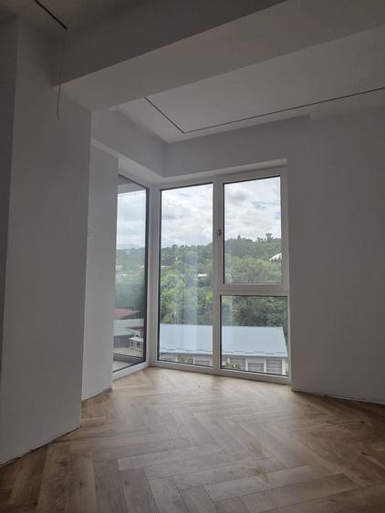 Apartament cu 3 camere semidecomandat în Sud