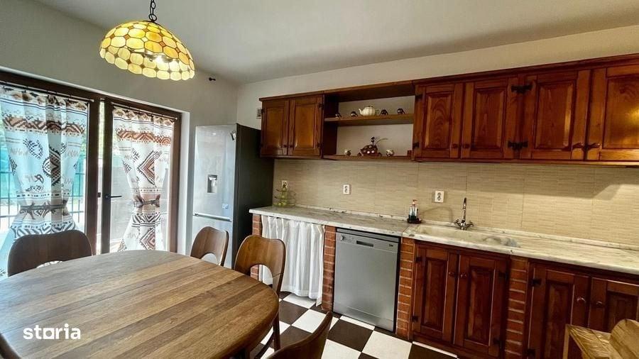 Casă cu 4 camere în Central