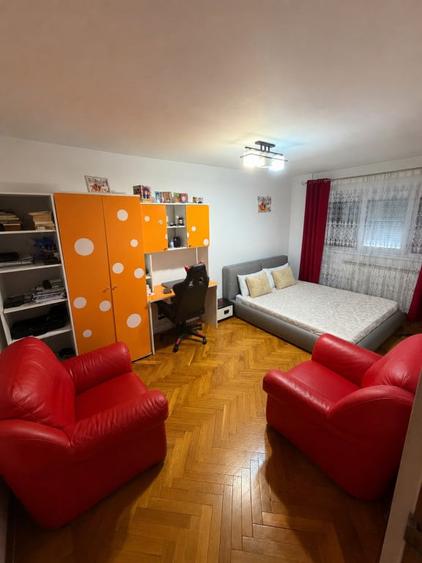 Apartament cu 3 camere decomandat în Central