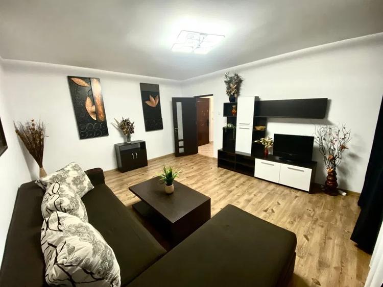 Apartament cu 2 camere decomandat, mobilat în Panduri