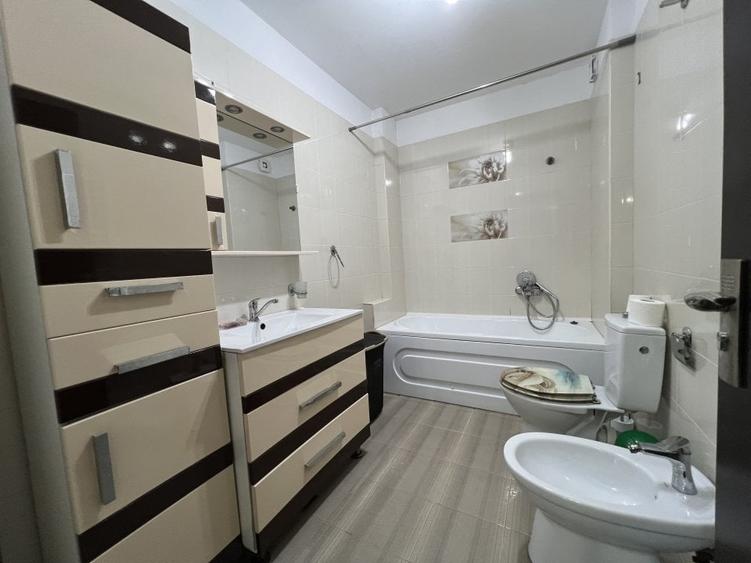 Apartament cu 2 camere decomandat, mobilat în City Park Mall