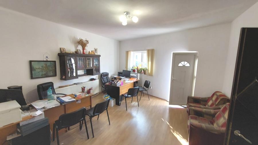 Casă cu 4 camere cu Teren 480 Mp în Piața Cluj