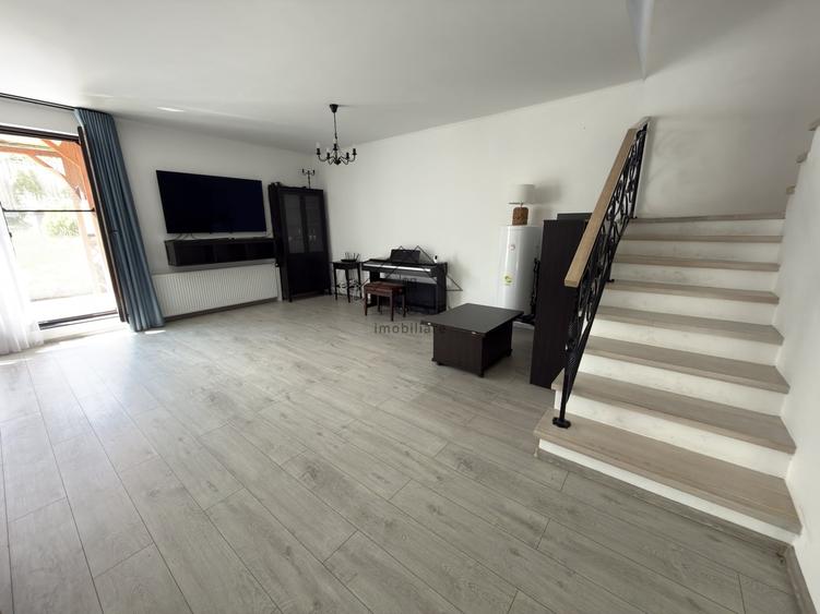Duplex cu 4 camere cu Canalizare în Florești