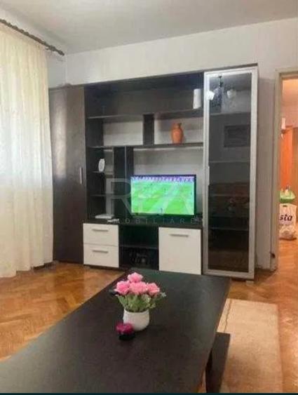 Apartament cu 3 camere semidecomandat, mobilat în Drumul Taberei