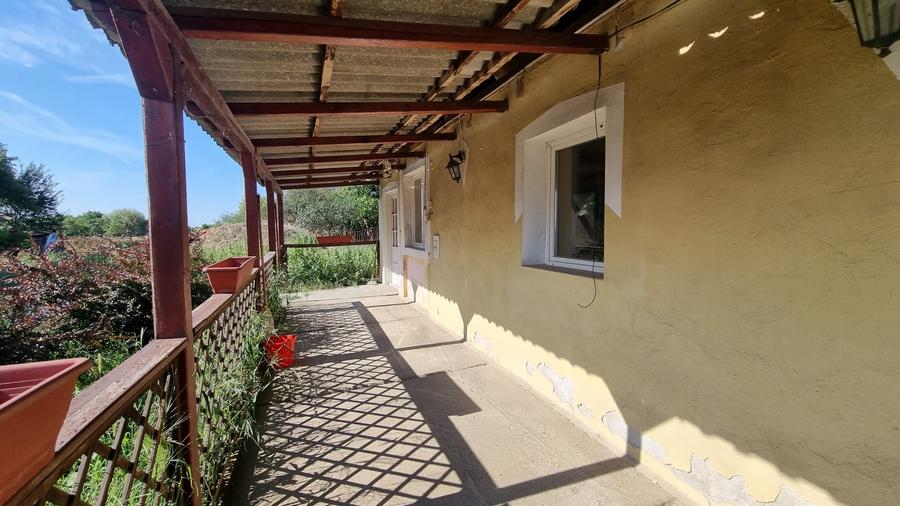Casă individuală cu 1 camere cu Teren 3700 Mp în Apateu