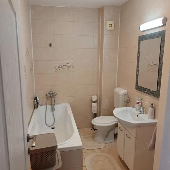 Apartament cu 3 camere semidecomandat în Florești