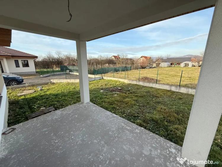Casă cu 4 camere cu Teren 480 Mp în Săsar