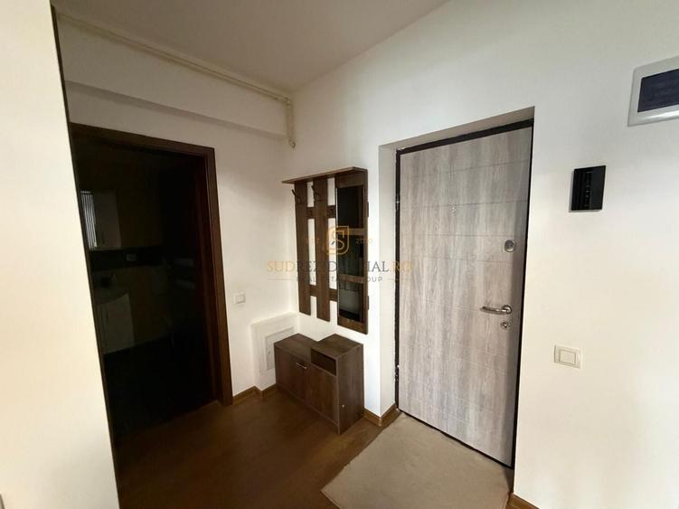 Apartament cu 2 camere semidecomandat, mobilat în Central